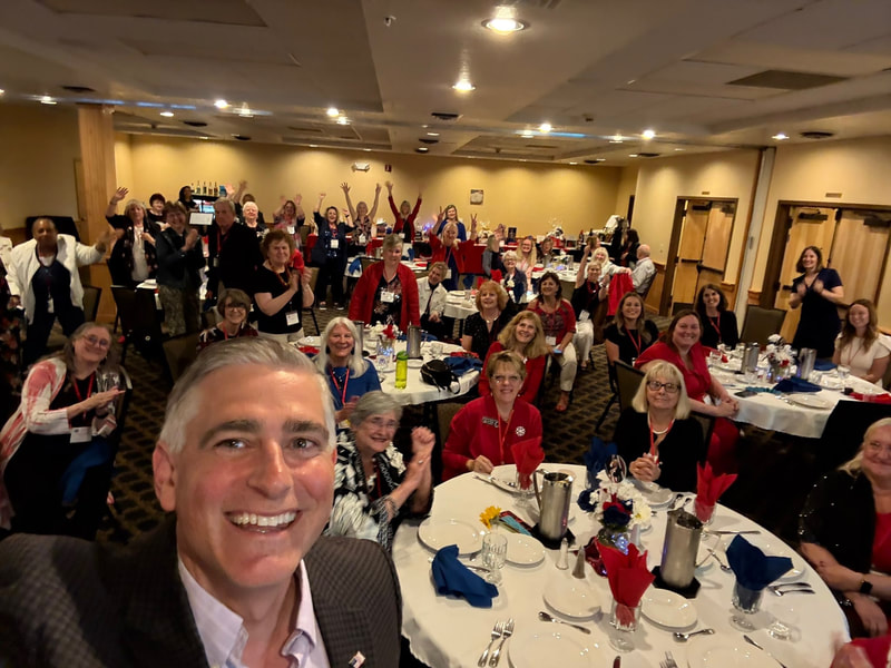 Congressman Baumgartner takes a selfie with the WFRW members.